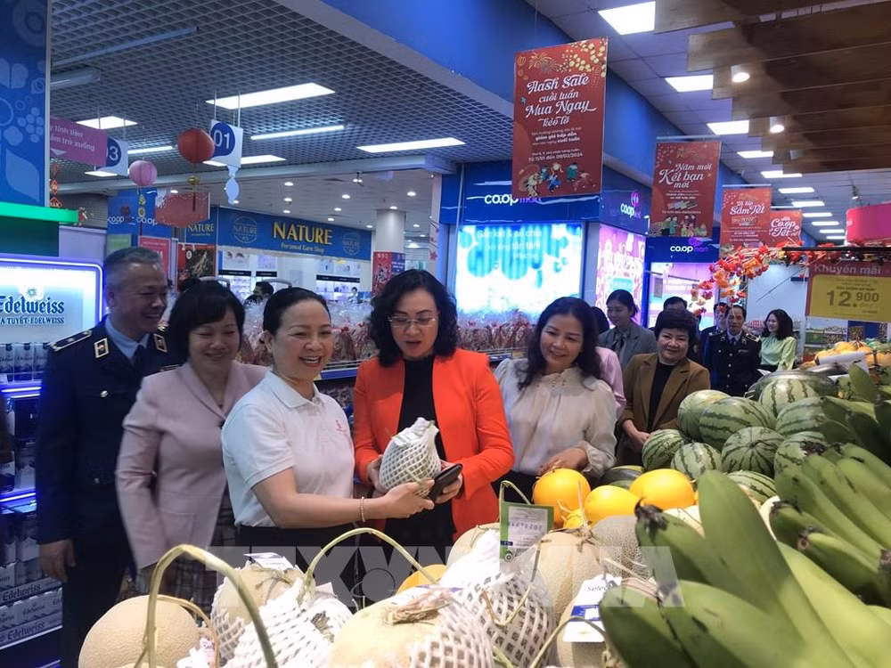 Consumer demand up 20-30% in run-up to Tet ảnh 1