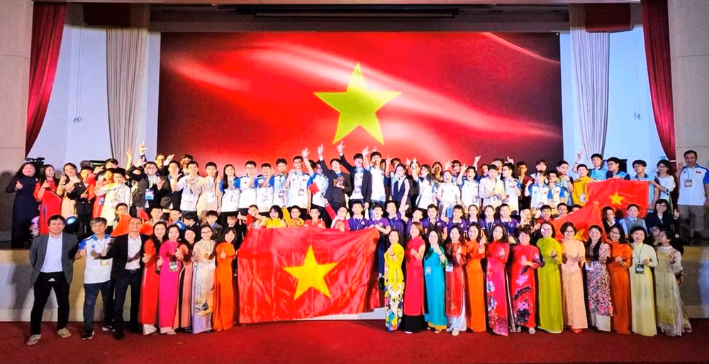 Vietnamese students win medals at int’l mathematics contest ảnh 1