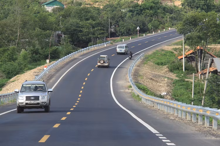PM urges speeding up implementation of major expressway projects ảnh 1 PM urges speeding up implementation of major expressway projects ảnh 1