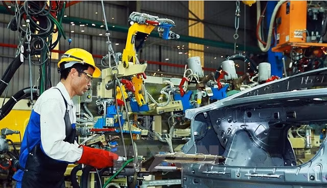 Vietnam maintains overall economic recovery momentum this year: Chinese scholar ảnh 1