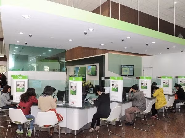Reference exchange rate down 2 VND ảnh 1