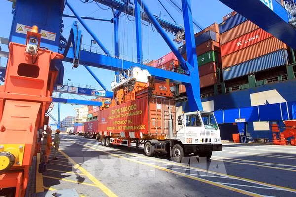 Vietnam sets new record in import-export turnover ảnh 2