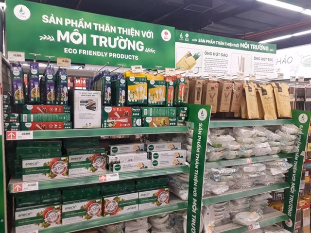 Firms urged to switch to sustainable packaging ảnh 1