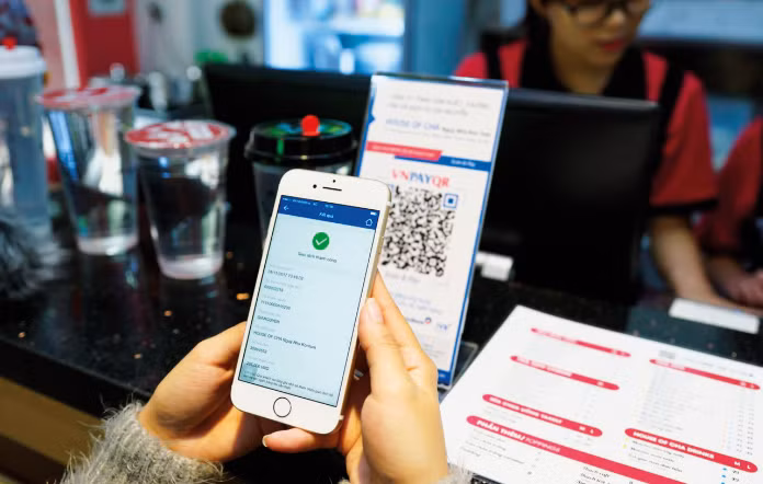 Cashless payments account for over 70 percent of retail transactions in 2021 ảnh 1