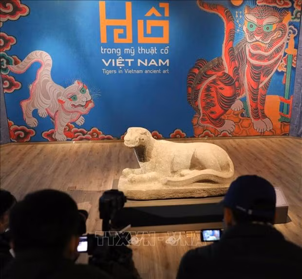 Exhibition features tigers in Vietnam’s ancient art ảnh 3