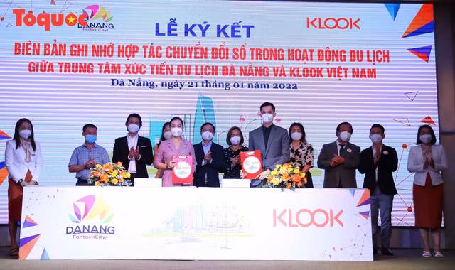 Da Nang shakes hands with Klook in tourism promotion ảnh 1