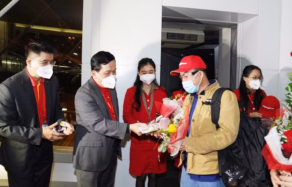 Vietjet welcomes first international flight in 2022 ảnh 1
