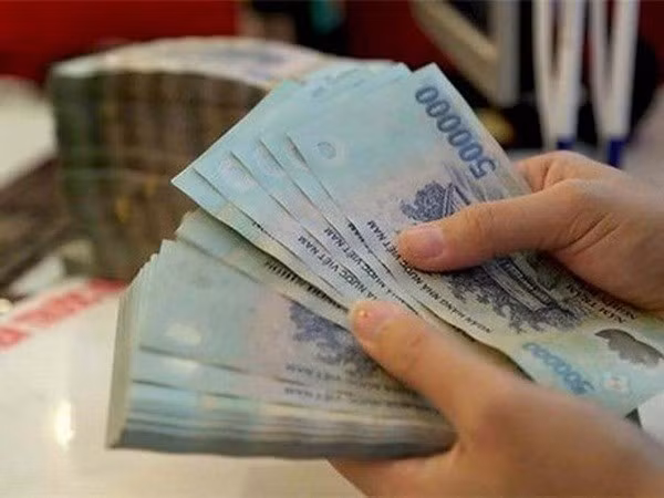 Reference exchange rate up 5 VND on January 12 ảnh 1