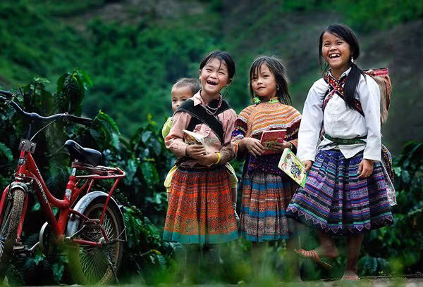 Standing Deputy PM urges creating sustainable livelihoods for ethnic minorities ảnh 1