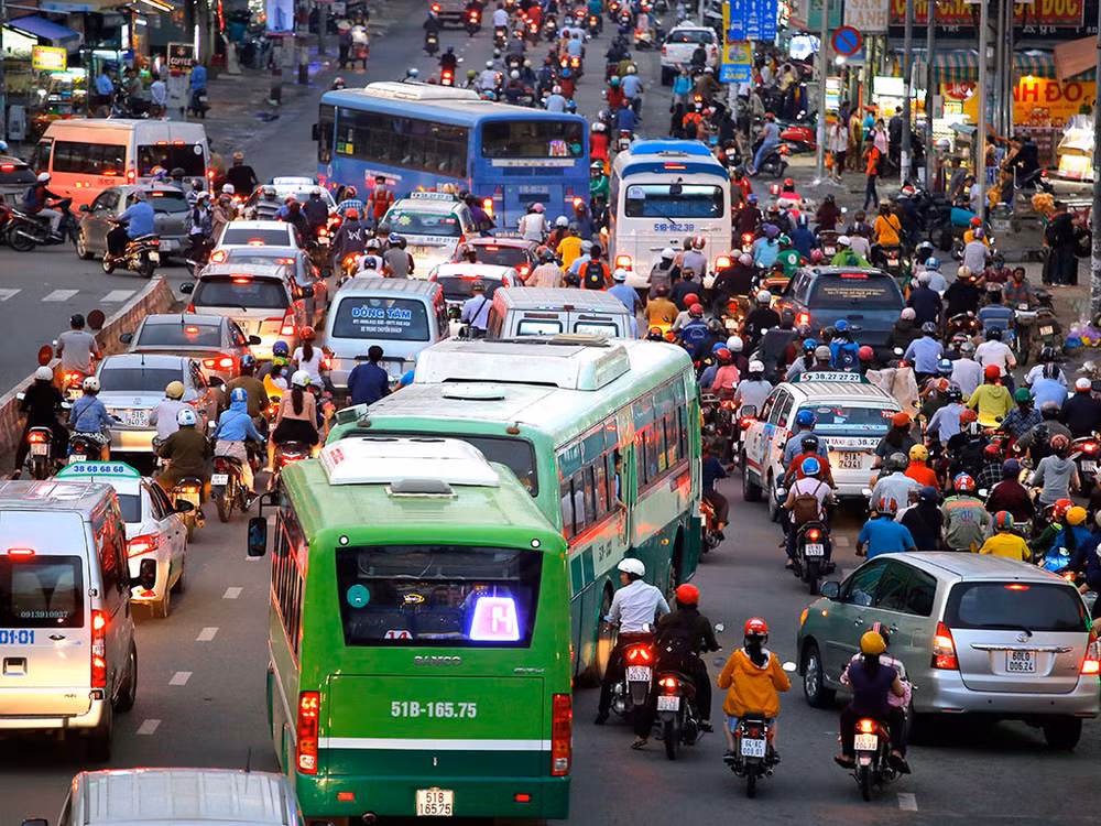 First Vietnamese city to carry out e-transportation development plan ảnh 1