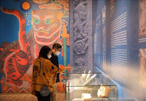 Exhibition features tigers in Vietnam’s ancient art ảnh 2