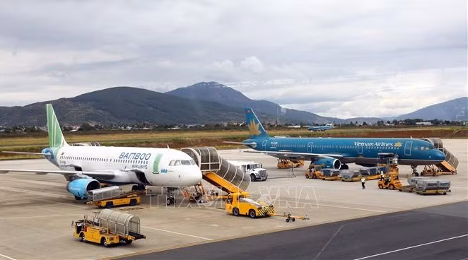 Deputy PM requests best serving travelling via airway for Tet ảnh 1