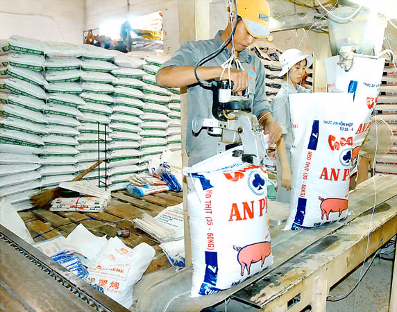 Livestock production development amid drought discussed ảnh 1