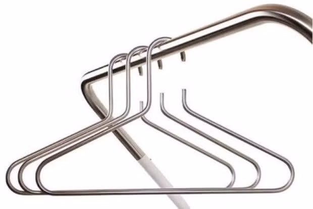 US continues to impose anti-subsidy duty on Vietnamese steel coat hangers ảnh 1