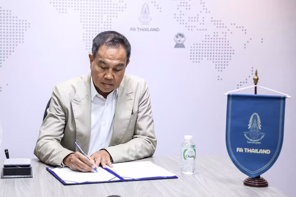 President of Football Association of Thailand steps down ảnh 1