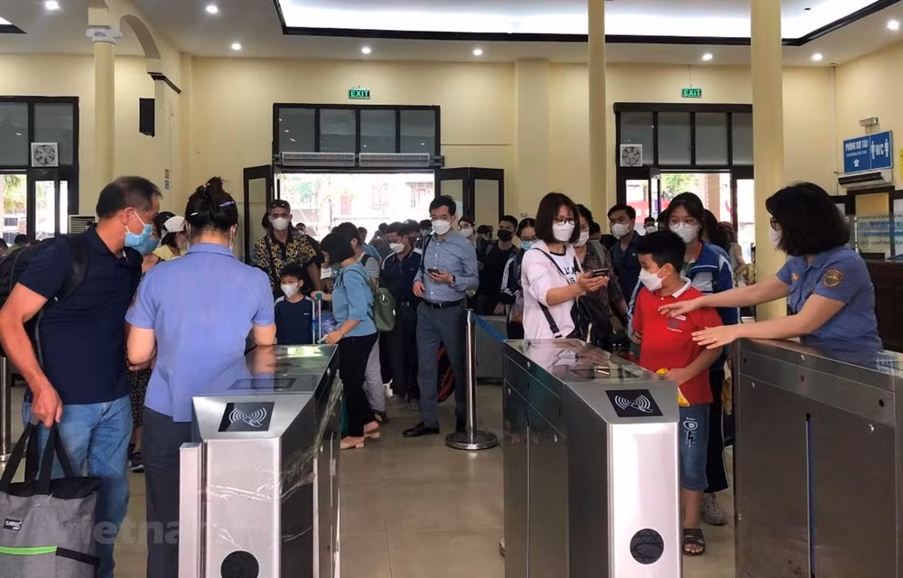 Railway sector’s revenue up 17% in H1 ảnh 1
