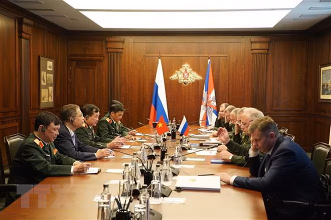 Deputy Defence Minister visits Russia ảnh 2