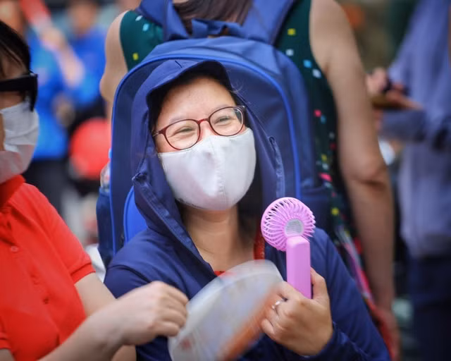 More hot days expected this month ảnh 1