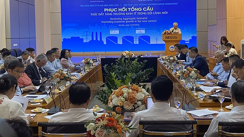 Experts give recommendations to boost economic growth in new context ảnh 2