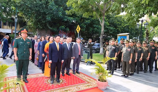 Incense offering ceremonies for Vietnamese martyrs held in Cambodia ảnh 1