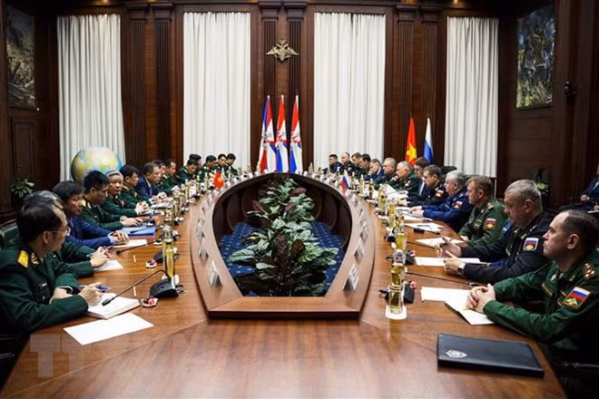 Deputy Defence Minister visits Russia ảnh 1