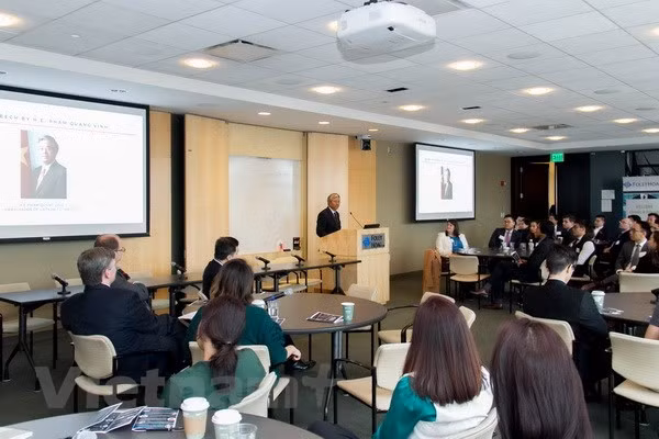 Ambassador backs entrepreneurship of Vietnamese youths in US ảnh 1