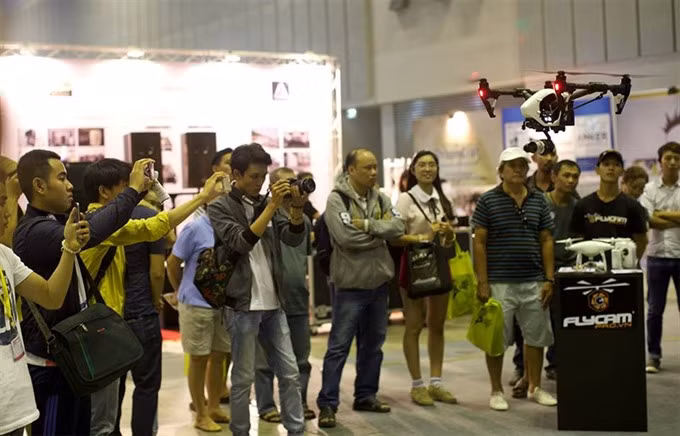Hanoi exhibition showcases latest broadcasting technology ảnh 1