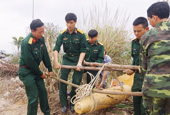 Quang Ninh, Hoa Binh tackle war-left bombs ảnh 1 Quang Ninh, Hoa Binh tackle war-left bombs ảnh 1