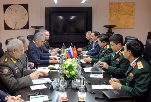 Vietnam, Russia sign military cooperation roadmap for 2018-2020 ảnh 1