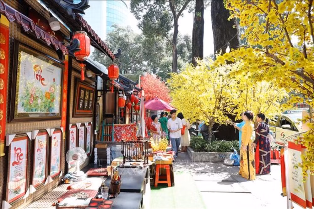 Vietnamese Tet Festival kicks off in Ho Chi Minh City ảnh 1