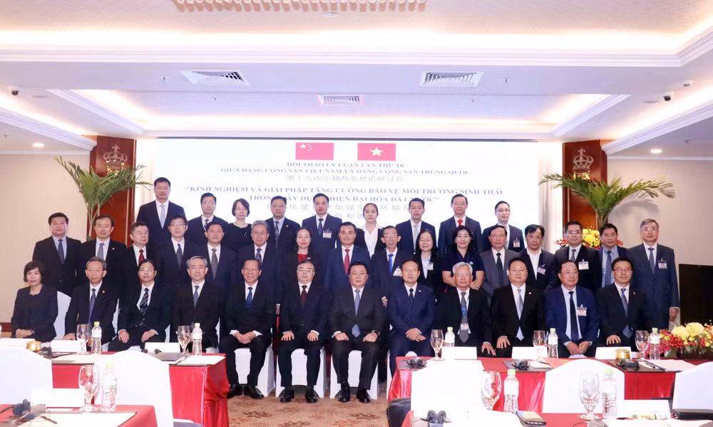Communist Parties of Vietnam, China hold 18th theoretical workshop ảnh 1