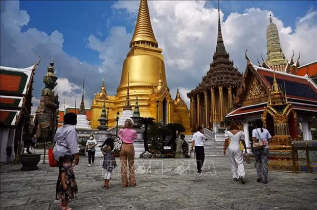 Thai baht faces risk of continued decline ảnh 1