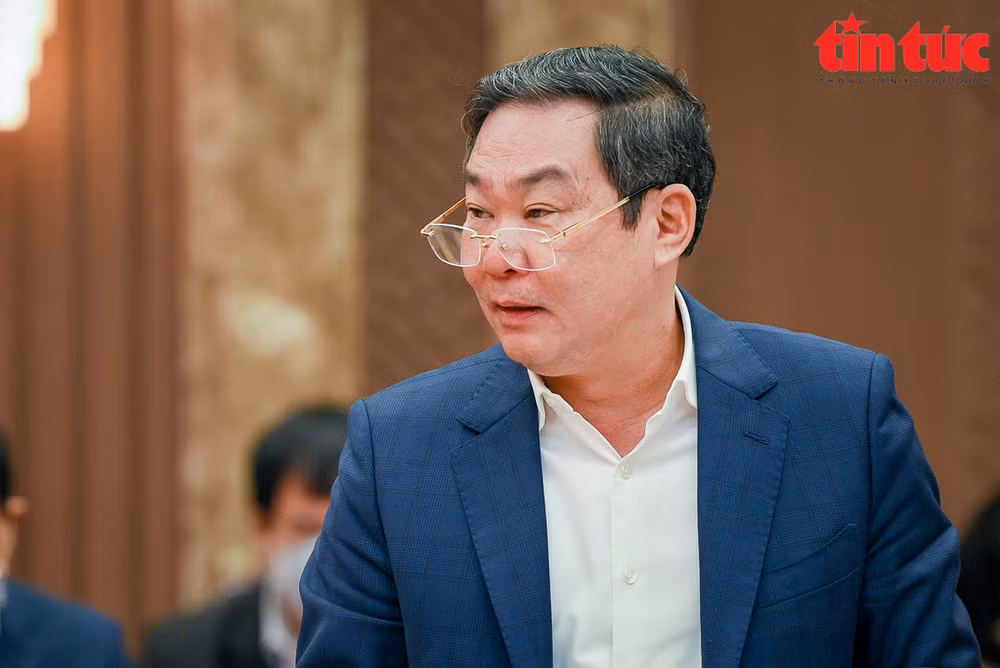 Le Hong Son assigned to operate affairs of Hanoi People’s Committee ảnh 1