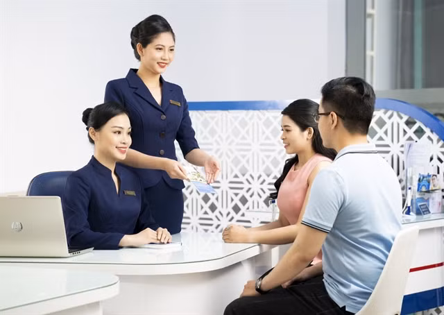 Banks diversify income sources to reduce dependence on credit ảnh 1