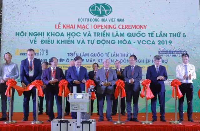New, high-tech products displayed in Hanoi ảnh 1
