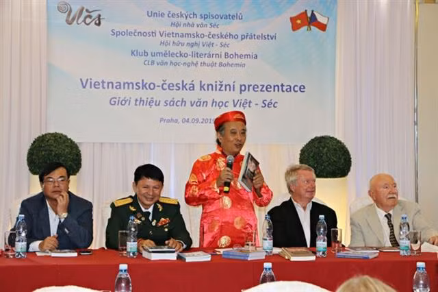 Books helps Vietnamese learn about Czech Republic ảnh 1