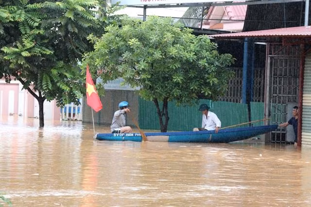 Torrential rains leave four dead, eight missing in central region ảnh 1