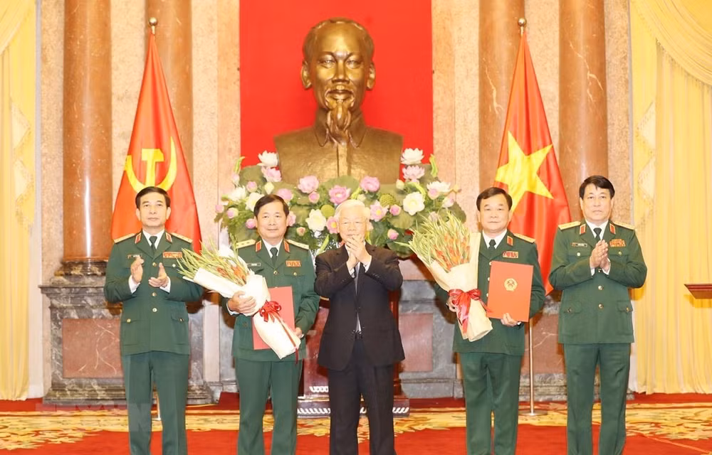Military officers promoted to Senior Lieutenant General ảnh 1