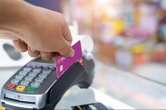 First Vietnamese bank allows transactions in RoK for local card holders ảnh 1