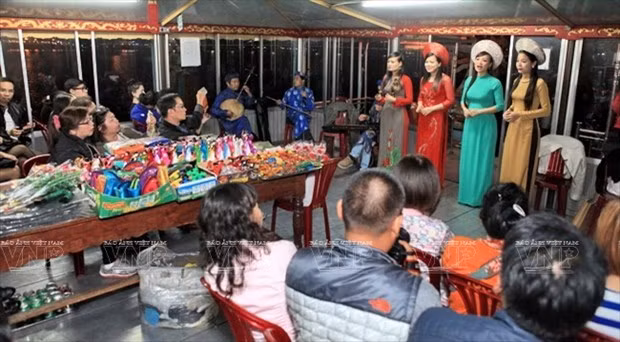 Hue to seek UNESCO recognition for folk singing ảnh 1