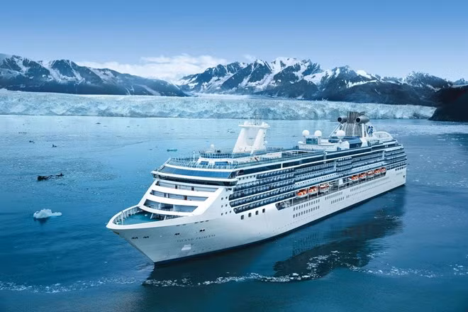 Vietnam emerges as attractive destination for foreign luxurious cruisers ảnh 1