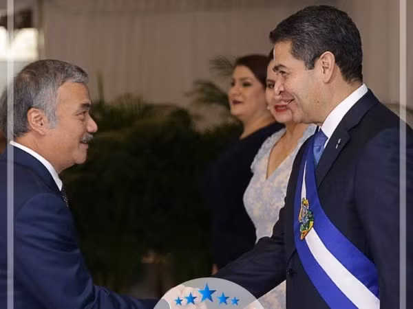 Honduras President wants to boost relations with Vietnam ảnh 1