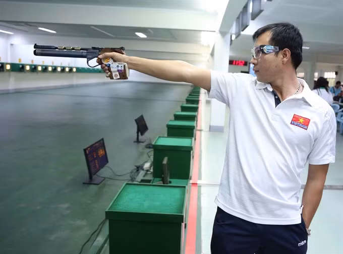 Marksman Hoang Xuan Vinh ranks second in world ảnh 1