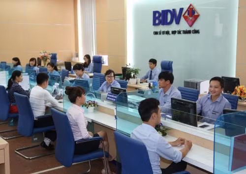 Commercial banks report high profits in 2017 ảnh 1