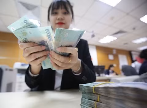 Banks help low-income earners ảnh 1