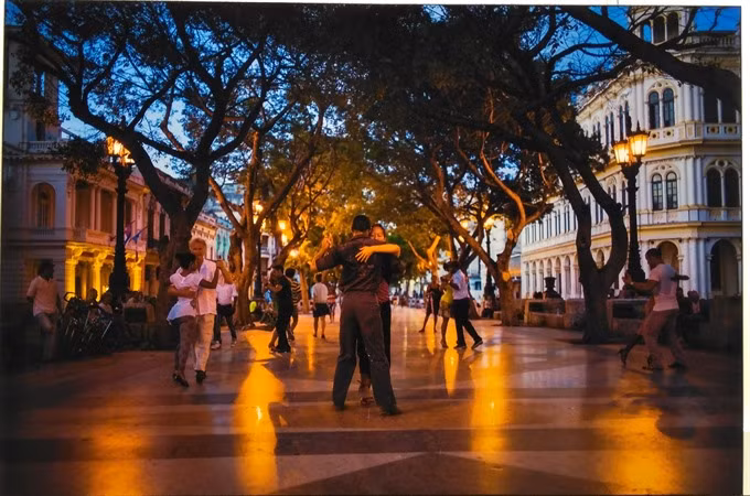  Exhibition shows Cuba through the lens ảnh 1