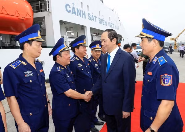 President pays pre-Tet visit to Coast Guard Zone 3 ảnh 1