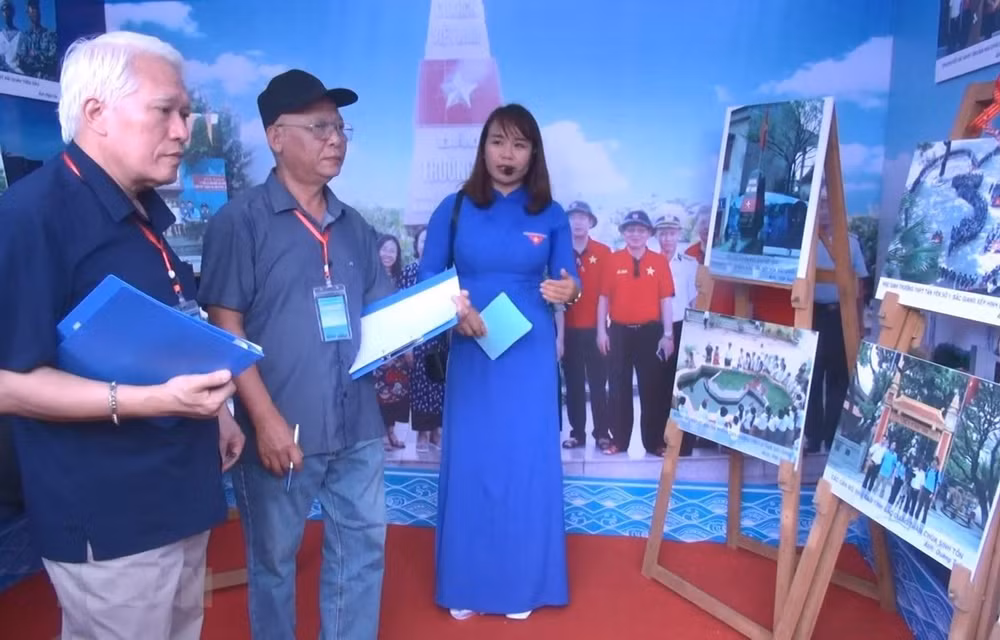 Exhibition on ASEAN Community, Vietnam’s seas and islands opens in Cao Bang ảnh 1