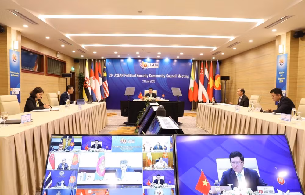 Vietnam leaves deep imprint during 25 years of ASEAN membership ảnh 1