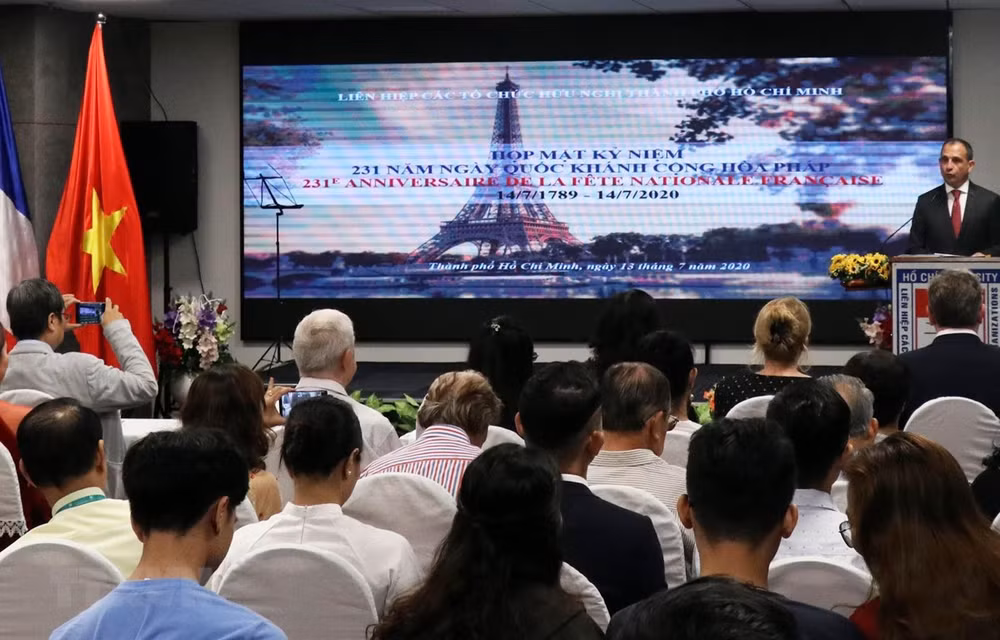 Vietnam, France shore up people-to-people exchanges ảnh 1
